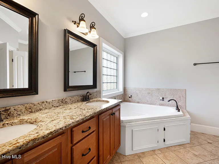 2400 Dovedale Ct #B — Photo 25