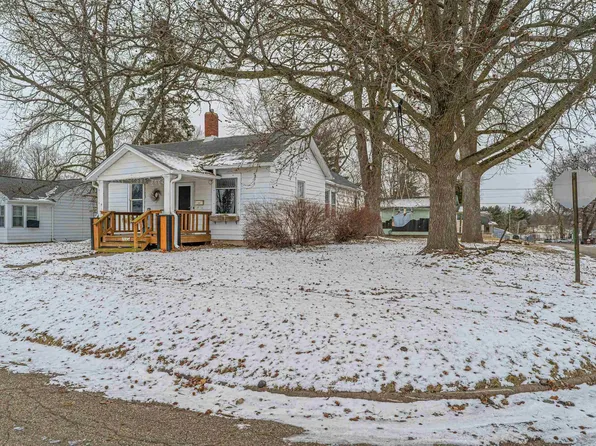 817 3rd St, Lincoln, IL 62656