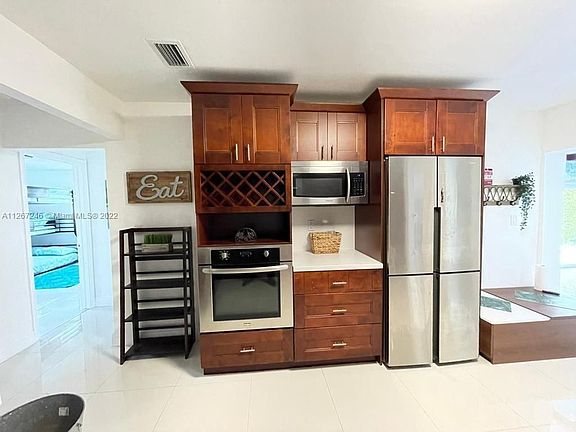 4th image of 2810 NE 60th St #0