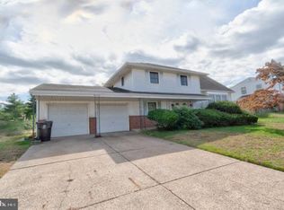 14 Montclair Dr, Delran, NJ 08075