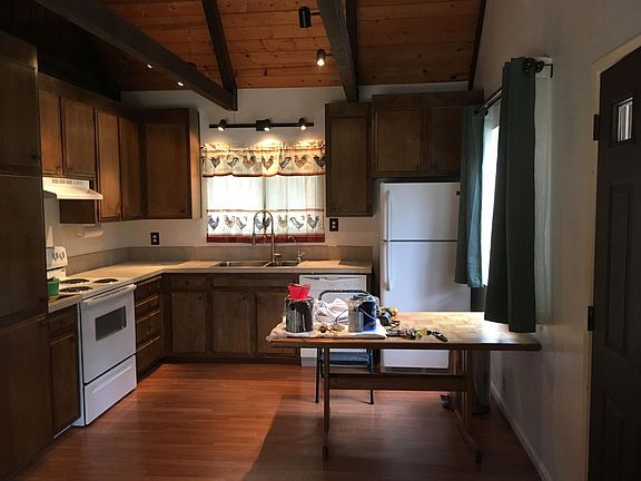 3rd image of 706 Black Oak Dr