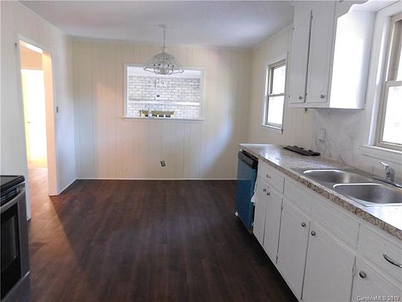 4th image of 2521 Mill Dr