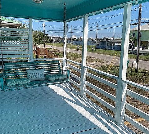 Front Porch/Swing