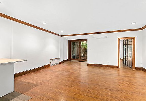 4th image of 46 W 69th St APT 1