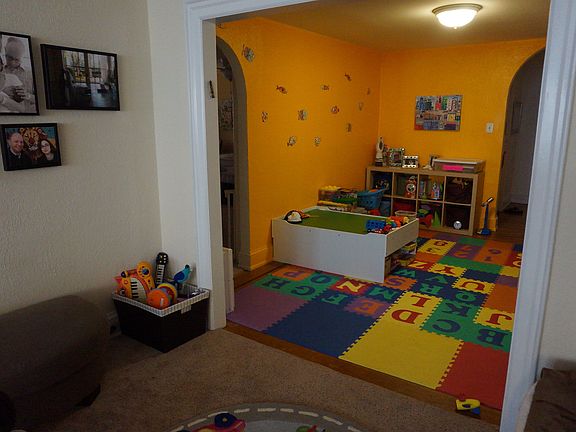 great flow into living room,