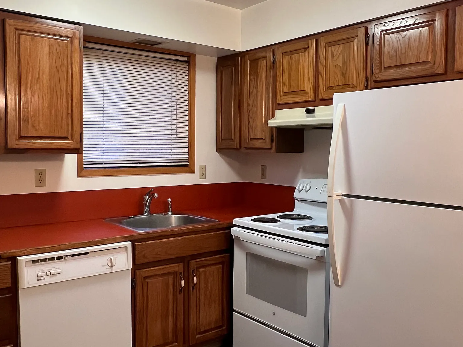 2 bed, 1.5 bath, 1300 sqft, $1,900 — Photo 2
