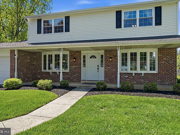 3rd image of 39 Erich Dr