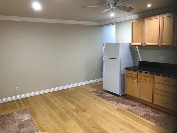 L/R - Kitchen - Reverse angle