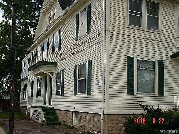 2nd image of 1115 Main St