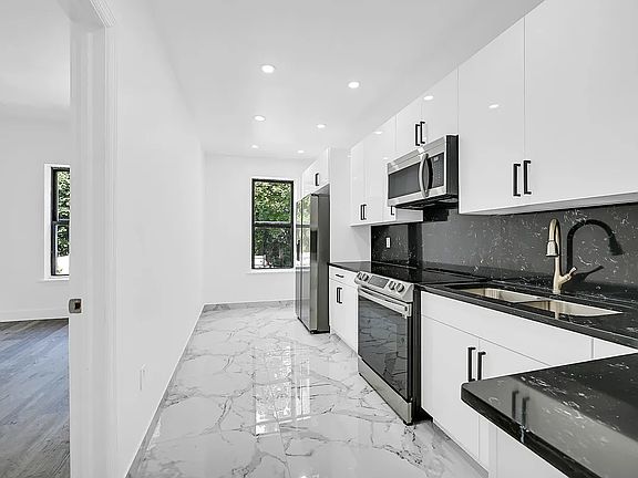 3rd image of 3127 Sedgwick Ave Floor 3