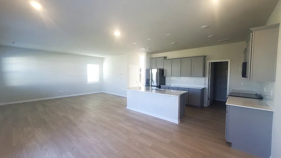 3 bed, 2.5 bath, 2036 sqft, $2,499 — Photo 4