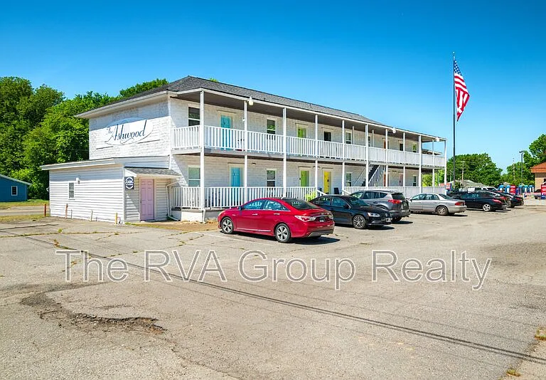 3807 Woodlawn St #8 — Photo 1