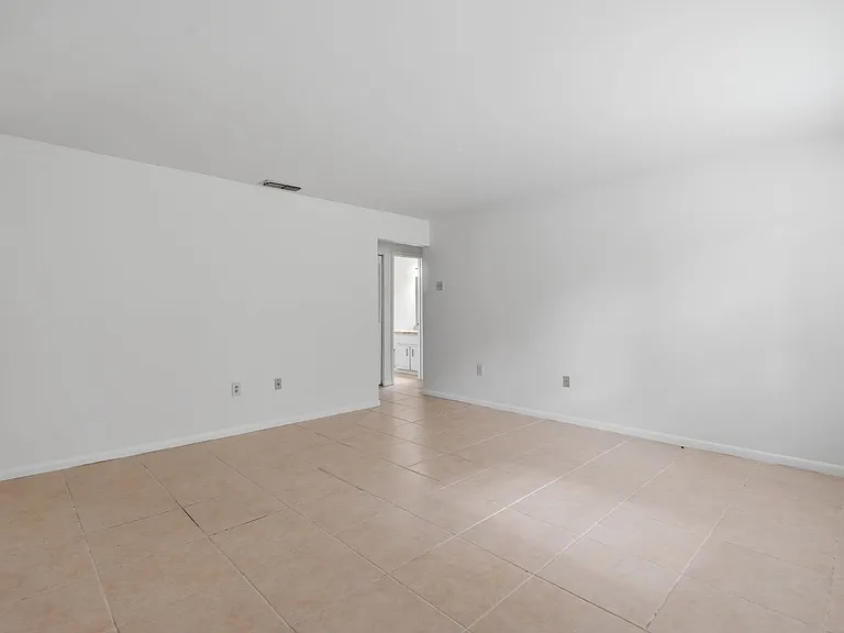 3425 NW 22nd Dr — Photo 4