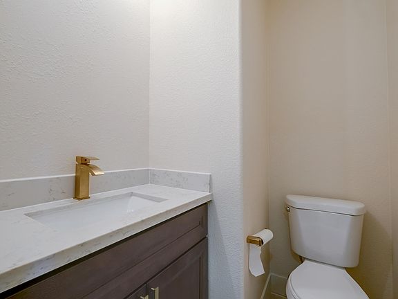 5th image of 700 Old Oak Ln