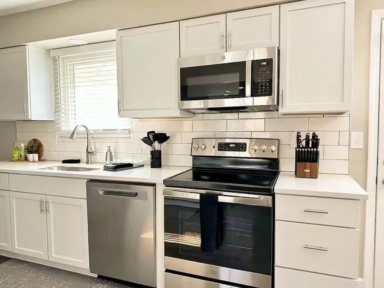 329 Catherine Dr — Photo 3