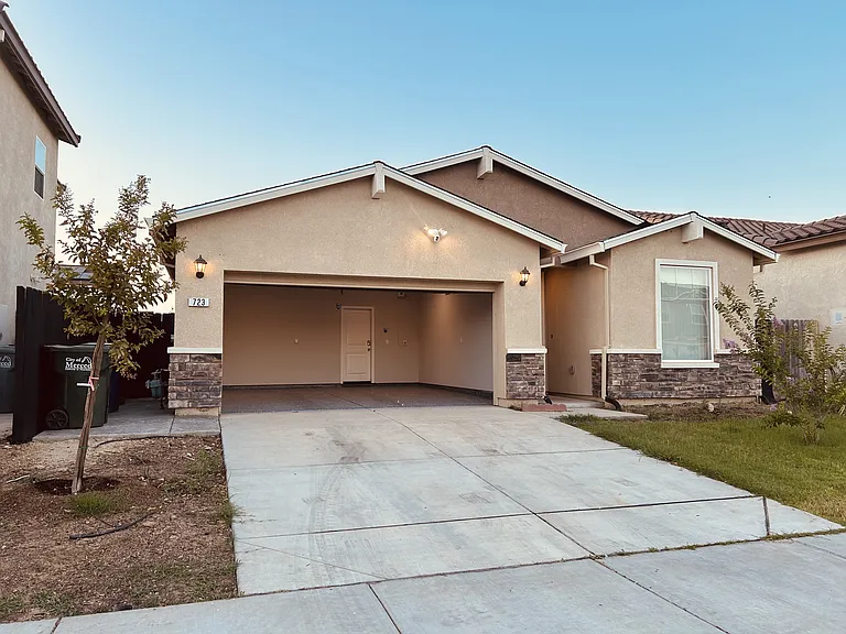 723 Suzanne Dr — Photo 3