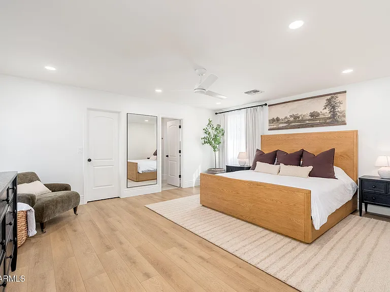 4030 E Fairmount Ave — Photo 17