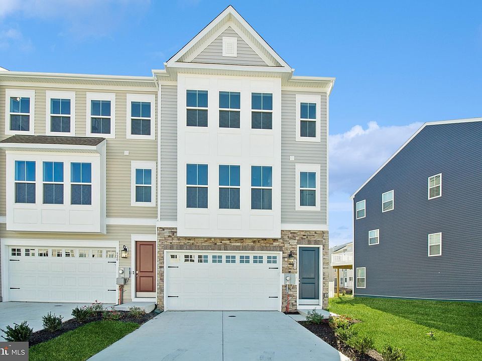1st image of 518 Rosemary Cir