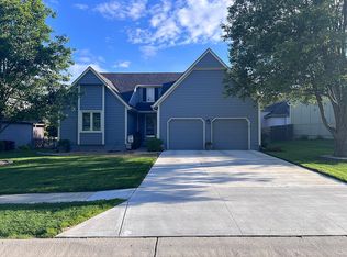 414 SW Windmill Ln, Lees Summit, MO 64082
