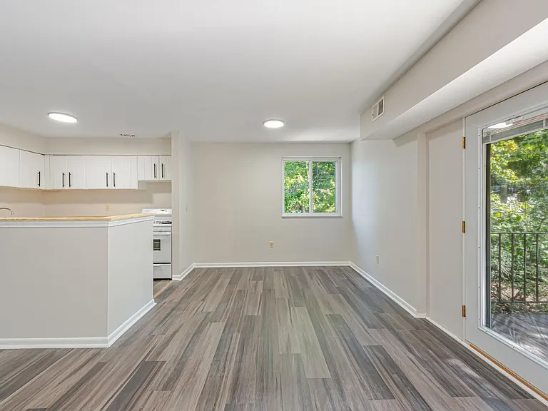 Brooklane Manor Apartments — Photo 13