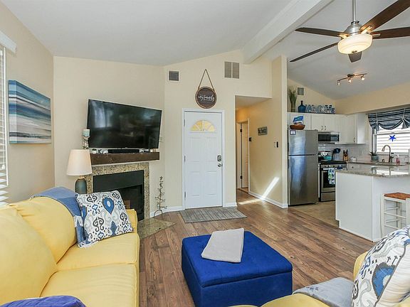 4th image of 110 Wesley Ave #B