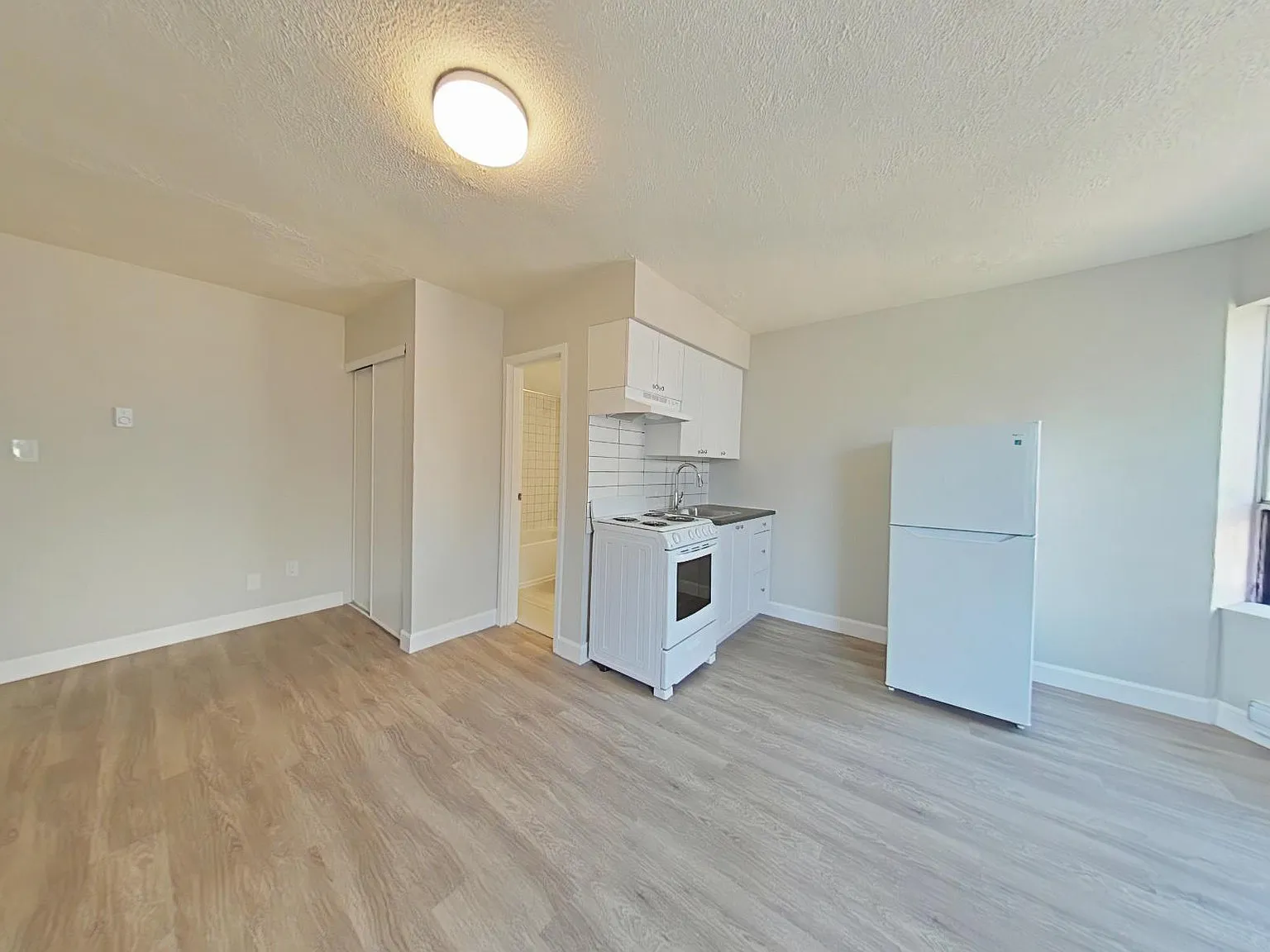 1510 King St W — Photo 2