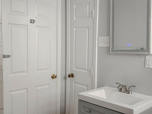 5th image of 8733-35 Edinburgh St