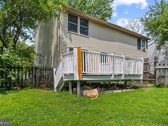 2nd image of 1576 Carey Pl
