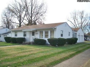 934 Kaderly St NW, New Philadelphia, OH 44663
