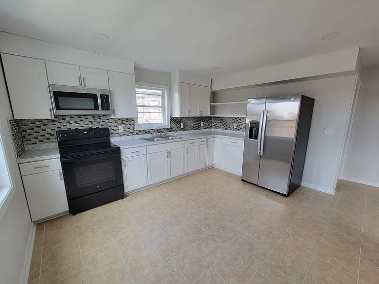 170 Farmington Ave #2 — Photo 27