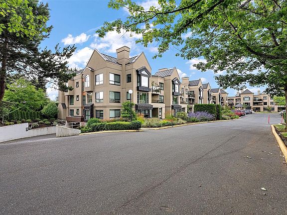 2nd image of 3969 Shelbourne St #212