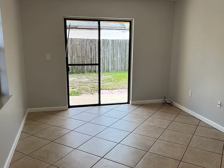 8559 Rosalind Ave — Photo 4