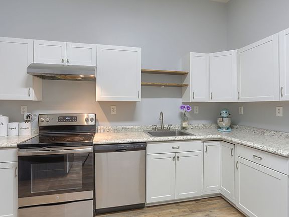 2nd image of 904 N 3rd St APT 1
