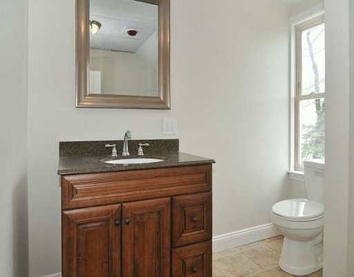 3rd image of 10 Larchmont Ave