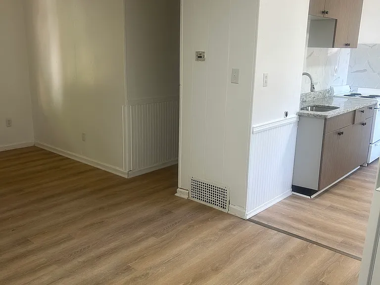 202 Woodlawn Cir #1 — Photo 2