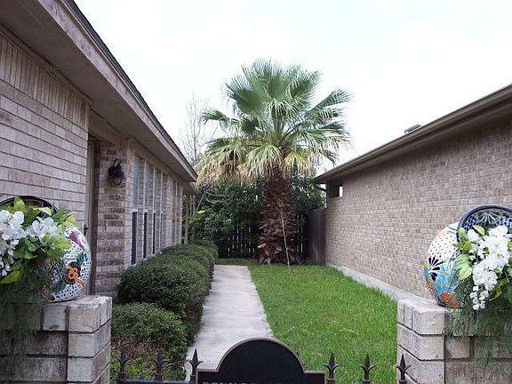 2nd image of 128 Gardenridge Dr