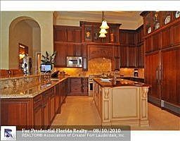 4th image of 2 Bay Colony Dr
