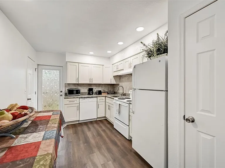 618 S Osprey Ave — Photo 7