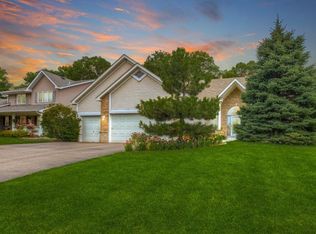 8026 Boulder Ridge Rd, Woodbury, MN 55125
