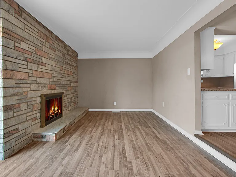 12951 Common Rd — Photo 2