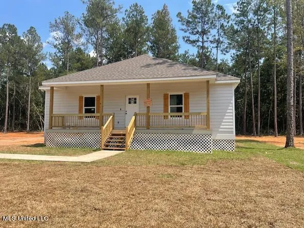 1715 E Lake Shore Dr, Carriere, MS 39426