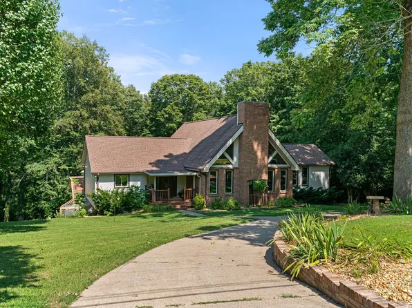 1015 Red Oak Dr, Greenbrier, TN 37073