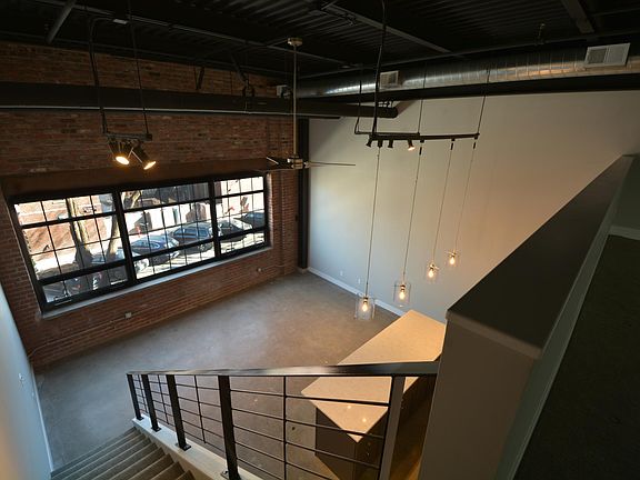 5th image of 3852 Farnam St APT 204