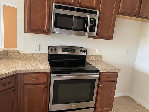 4th image of 827 Battery Pointe Dr