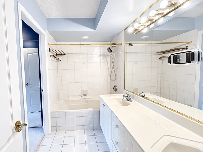 7500 Granville Ave #405 — Photo 7