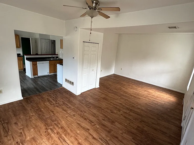 1016 Harney Ave — Photo 6