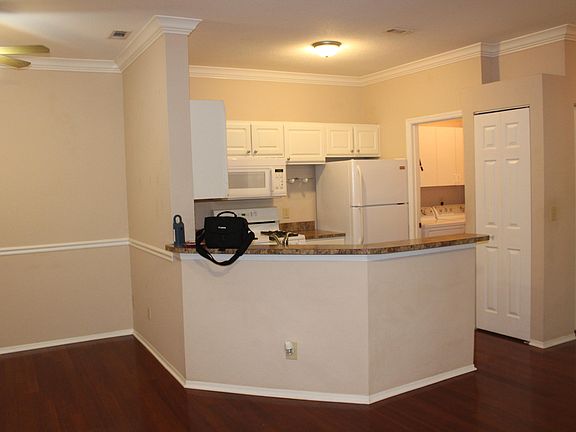 3rd image of 13810 N Sutton Park Dr #1028