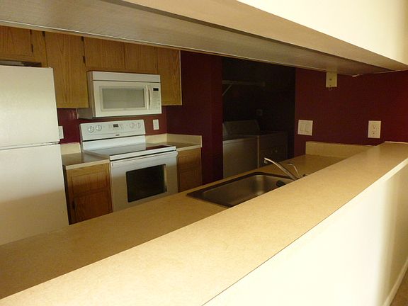 5th image of 13791 Oneida Dr APT G3