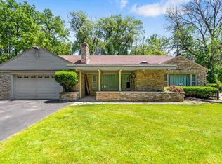 8040 N Lake Dr, Fox Pt, WI 53217