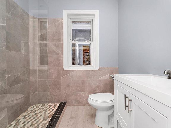 4th image of 1440 W Victoria St #1